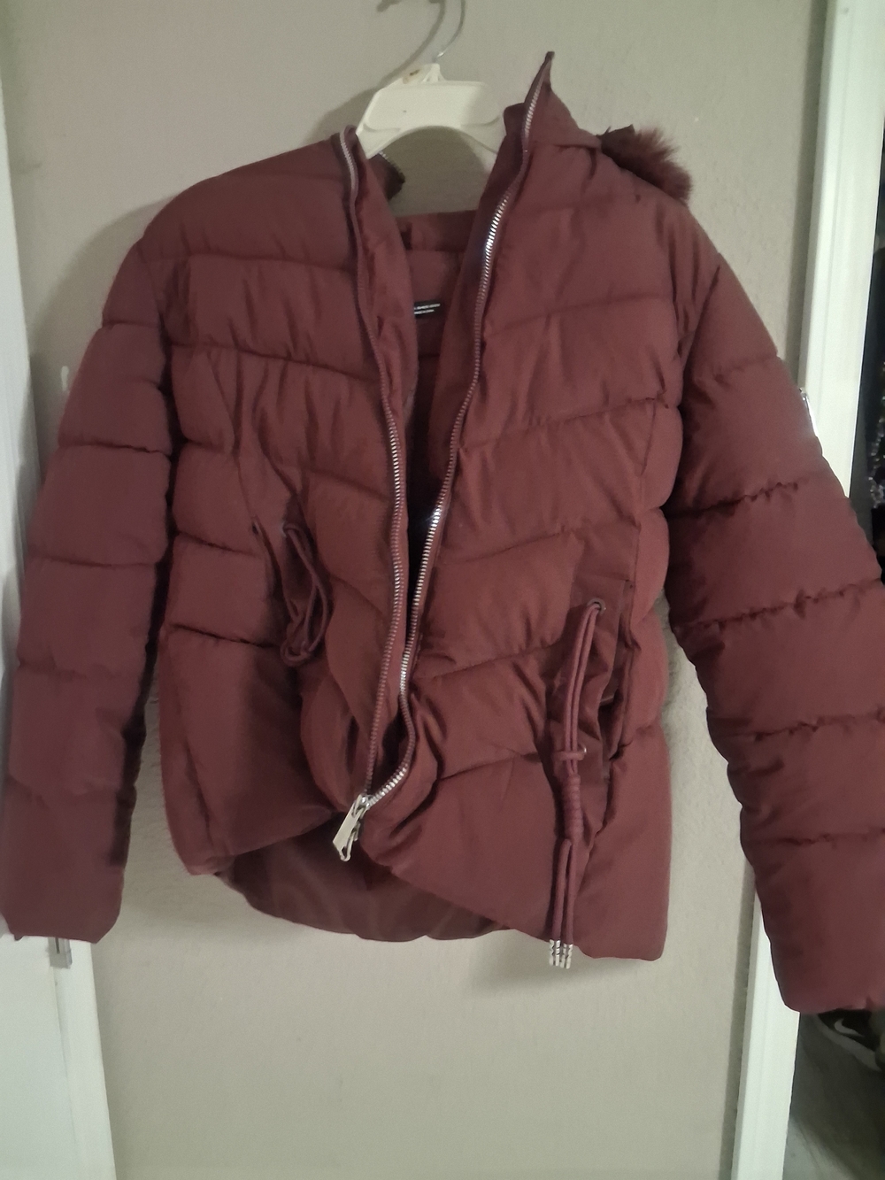 Anewsta Women's Burgundy Puffer Jacket with Hood